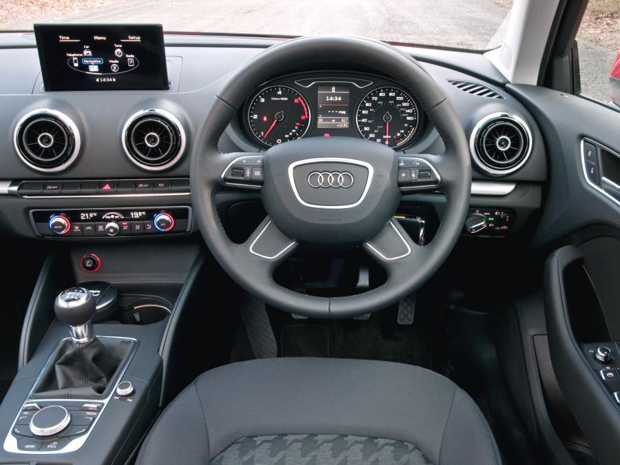 Торпедо Audi A3 Sportback 2.0 TDI (8V) 2013 года  (UK) (фото 6 из 9)